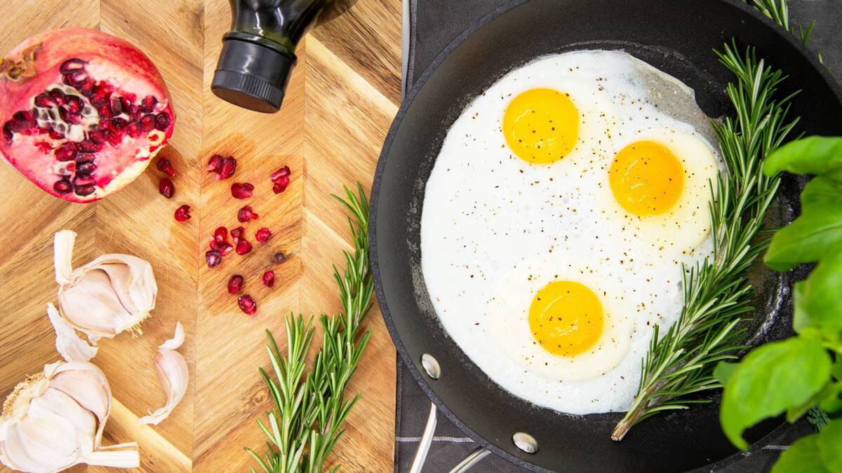 Приготовьте вкуснейшую яичницу за минуту: сковородка и тарелки не понадобятся