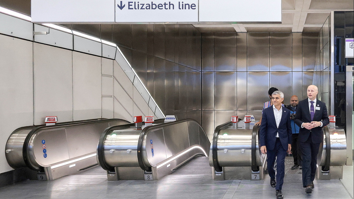 «Королевская» ветка метро в Лондоне остановилась всего через два часа после запуска