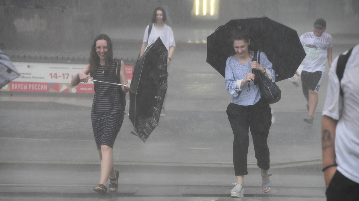 Рано убирать зонтики: когда в Москве закончатся дожди