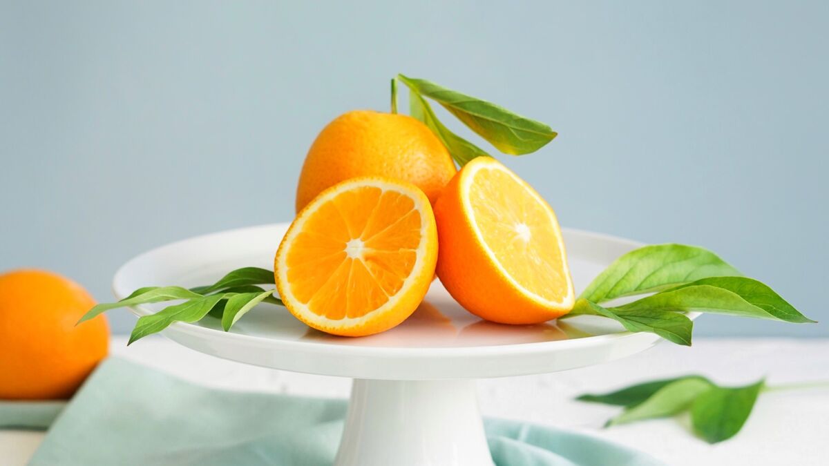 Не выбрасывайте апельсиновые корки: если залить их уксусом, получится чудо-средство