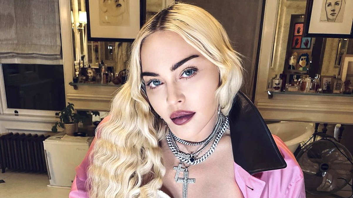 Мадонна в отчаянии: почему поп-дива боится за своих дочерей
