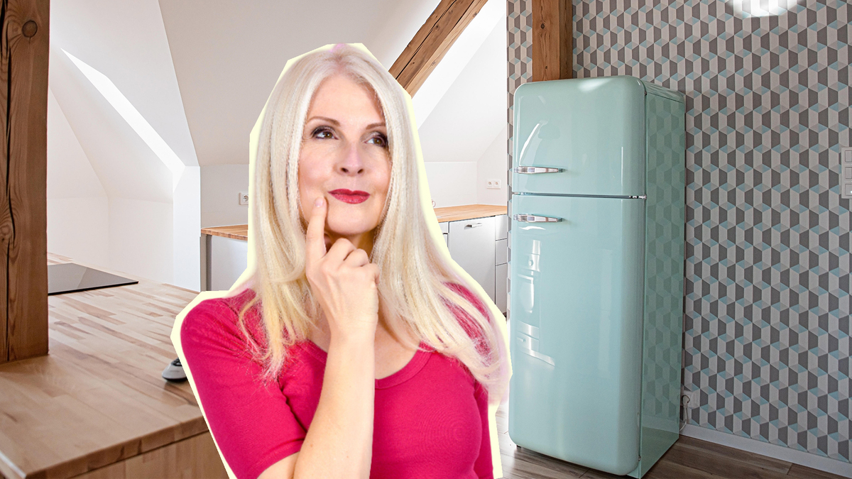 Ловкий трюк поможет отмыть пол под холодильником: не придется его двигать