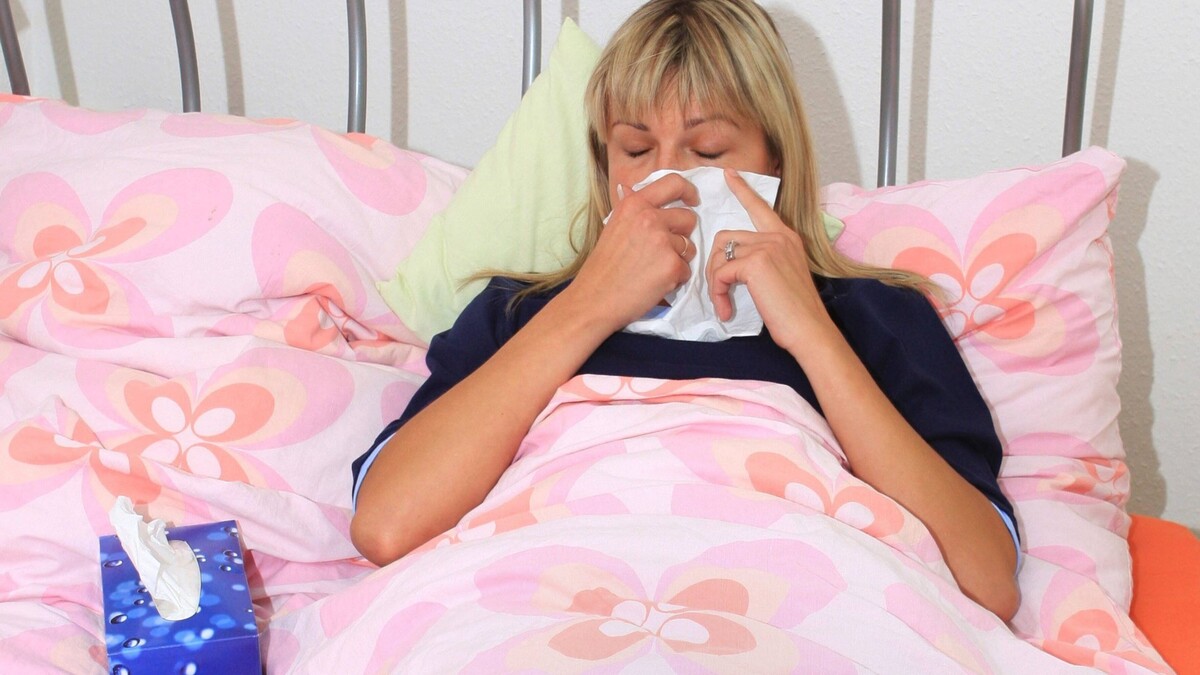 Голова раскалывается, а горло болит: как справиться с симптомами простуды