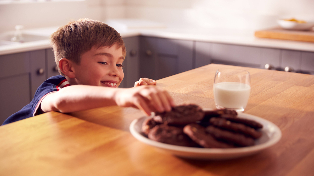 Замените вредные сладости этим полезным печеньем: дети попросят добавки