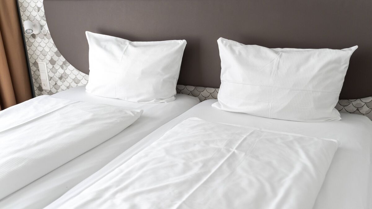 3 привычки сохранят свежесть постельного белья надолго: часто стирать не придется