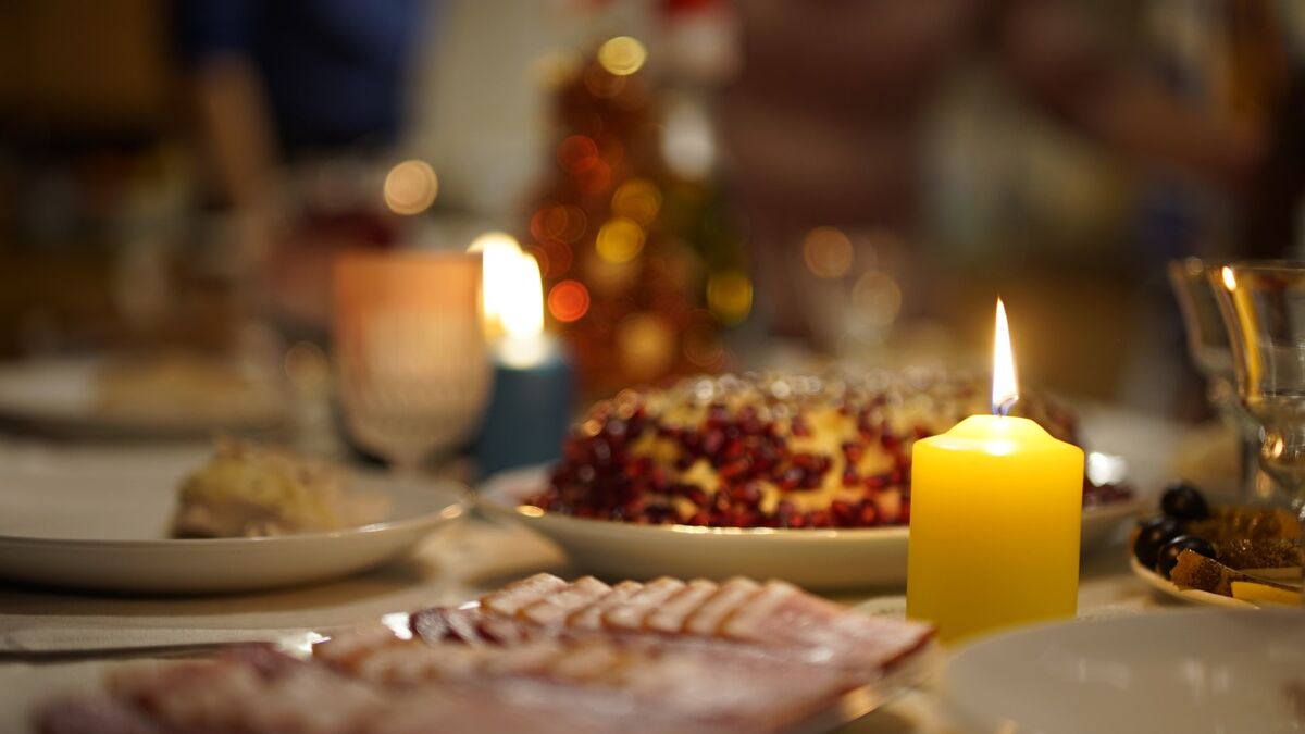 Салат «Нежный» — спасение для занятых хозяек: затмит все блюда на праздничном столе