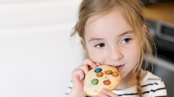 Неприятных последствий не будет: вот сколько сахара в день можно давать детям