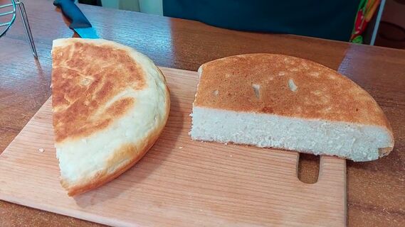 Домашний хлеб на сковороде из пары ингредиентов: полчаса — и готово