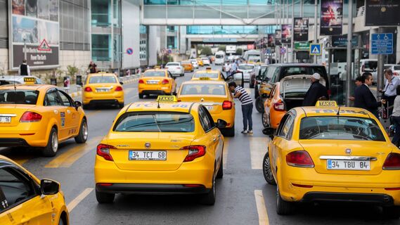 Так вызывают такси жители Турции: русских туристов эта особенность поражает