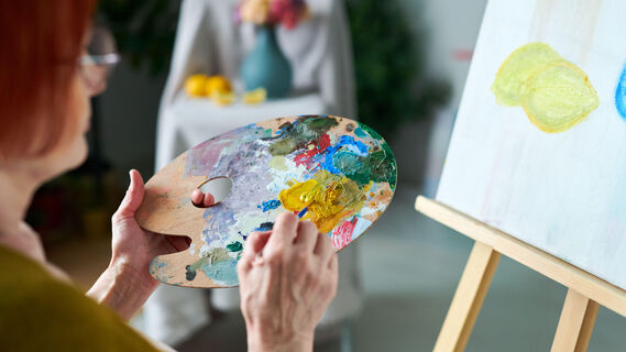 Краски — лучшее лекарство: как арт-терапия помогает справиться с эмоциями