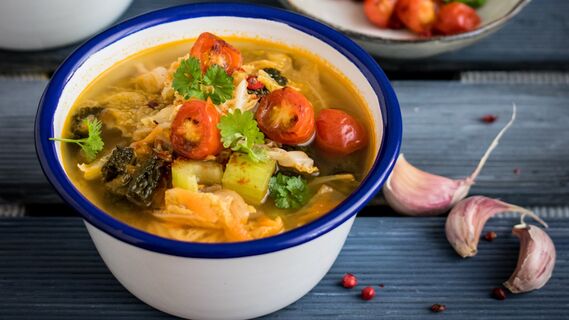 Легкий овощной суп — спасенье после застолья: шеф-повар поделился рецептом