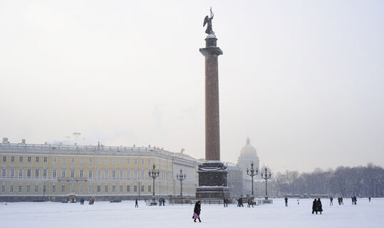 На Петербург обрушился «Бенедикт»: снегопад и гололедица парализовали город