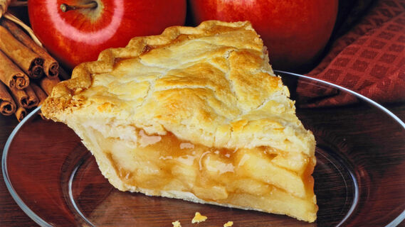 Яйца и масло не нужны: диетический яблочный пирог и без них получится сочным и пышным