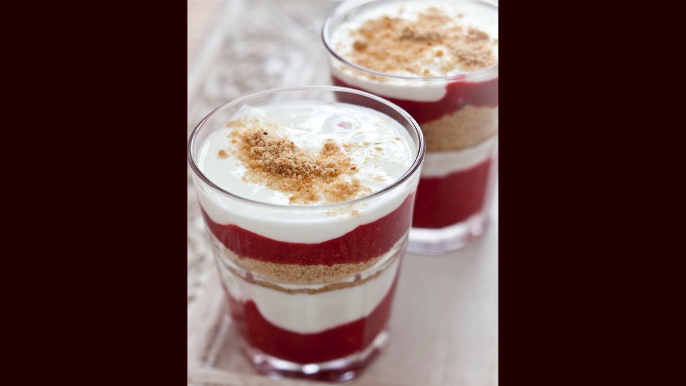 Быстро и полезно: рецепт освежающего десерта с малиной от Юлии Высоцкой - image 1