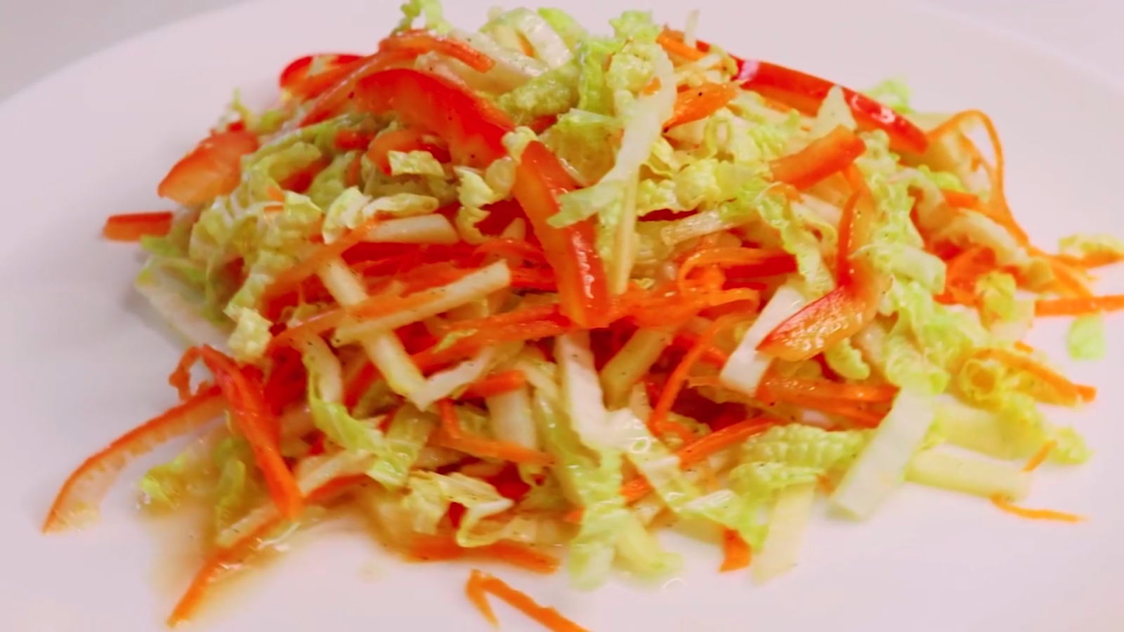 Оригинально и очень вкусно: легкий салат из пекинской капусты поможет разгрузить организм - image 3